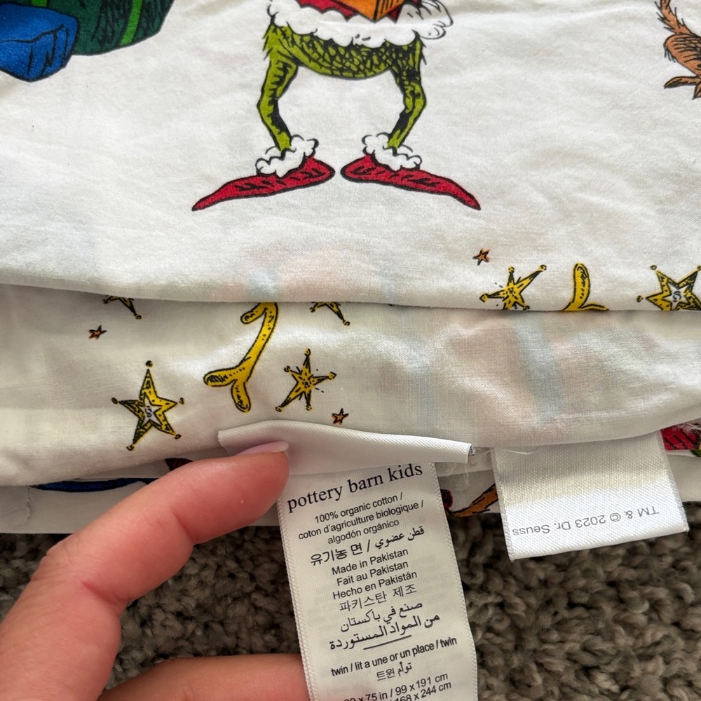 Pottery barn Dr. Seuss Grinch twin sheet set and pillow. Like new! - Picture 5 of 8